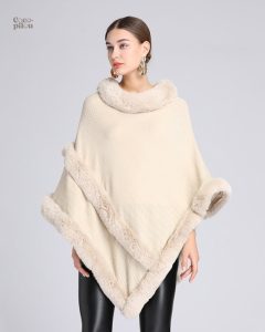 Cape en pilou pilou idéale pour un look cosy et tendance