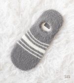 Chaussettes basses grises pour un look décontracté féminin