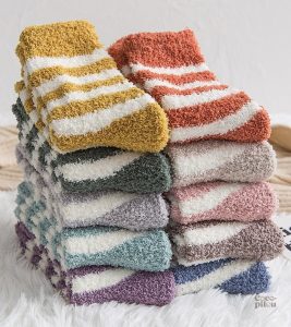 Chaussettes douces et confortables en bleu marine pour femme