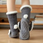 Chaussettes féminines aux motifs ludiques de lapin