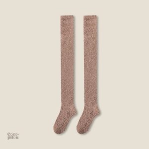 Chaussettes à la coupe haute, parfaites pour la saison hivernale