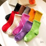 Chaussettes douces et confortables jaunes pour les petits