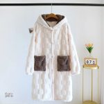 Chaleur et confort avec cette chemise de nuit pilou