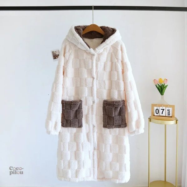 Chaleur et confort avec cette chemise de nuit pilou