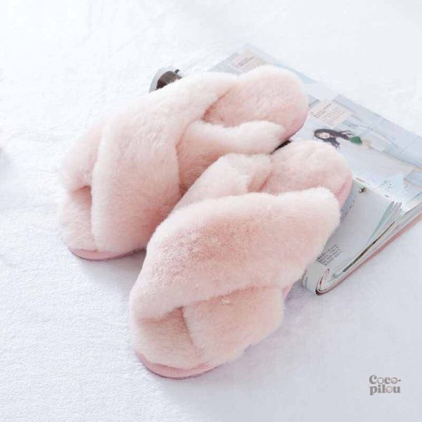Claquettes fourrure tendance pour la saison