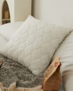 Coussin cocooning en duvet, parfait pour le salon