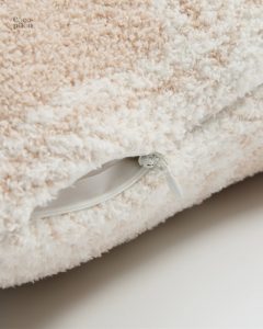 Accessoire cocooning : coussin moelleux pour votre espace