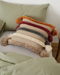 Coussin doux en peluche pour un espace cosy