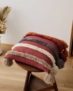 Coussin peluche confortable pour un intérieur chaleureux