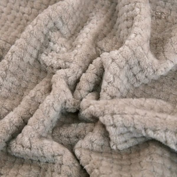 Couverture douce en velours, un essentiel pour votre intérieur