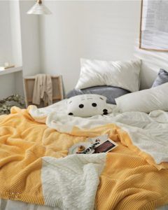 Plaid en laine de mouton, accessoire cocooning pour la maison
