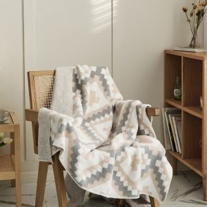 Plaid Pilou Pilou en moumoute, idéal pour les soirées d'hiver