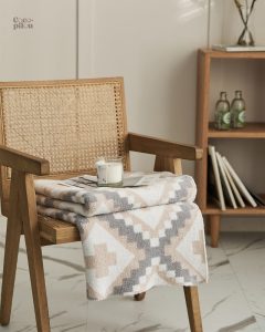 Plaid cosy en moumoute, parfait pour se blottir au chaud
