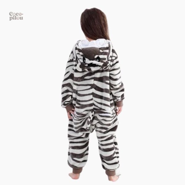 Variantes de grenouillère fille en pilou pilou coloré et tendance