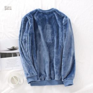 Haut Pilou bleu pour une nuit douillette