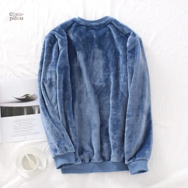 Haut Pilou bleu pour une nuit douillette