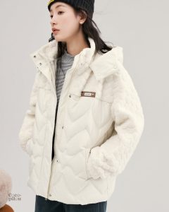 Vêtement d'extérieur blanc cassé pour femme