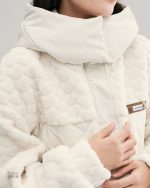 Manteau femme confortable en coloris blanc cassé