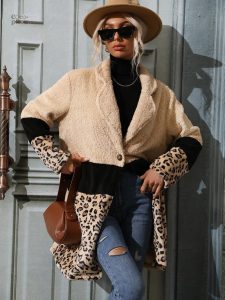 Manteau beige en peluche douce et chaleureuse