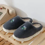 Pantoufle confortable avec design dinosaure pour femme