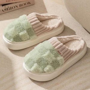 Pantoufles fourrées tendance pour un hiver chaleureux