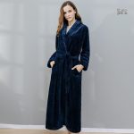 Peignoir femme bleu marine en tissu Pilou doux et confortable