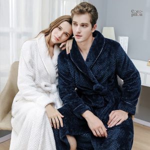 Peignoir Pilou femme bleu marine, idéal pour les soirées cocooning
