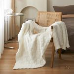 Plaid doux blanc Pilou Pilou pour un confort optimal