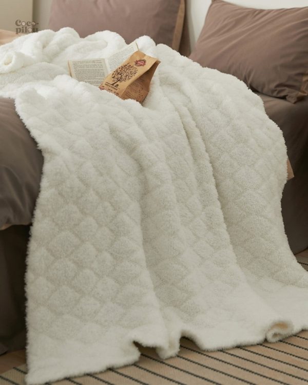 Plaid Pilou Pilou blanc, parfait pour les soirées cocooning