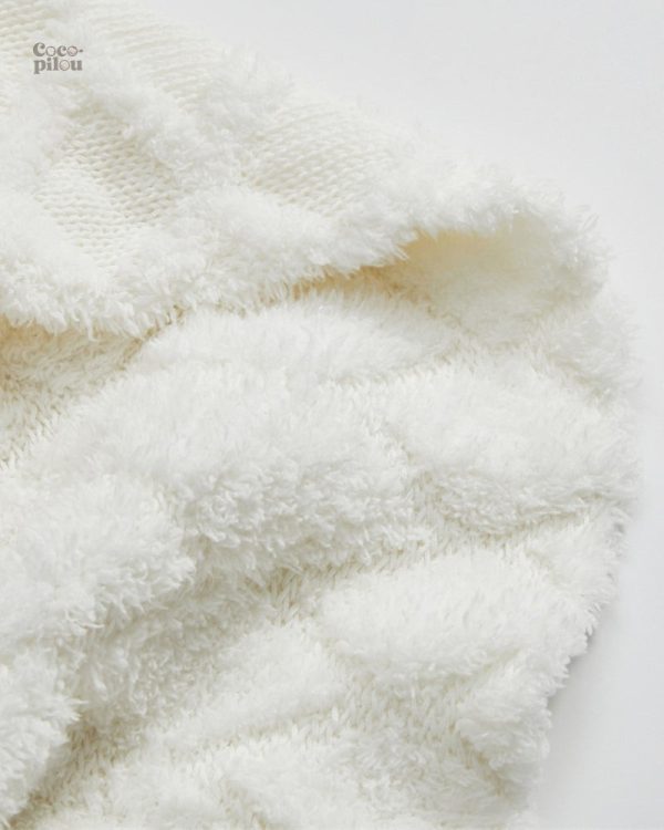 Confort ultime avec ce plaid blanc doux en Pilou Pilou
