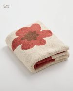 Couverture douce parfaite pour les soirées sur le canapé