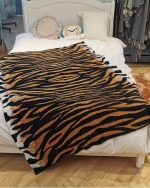 Plaid en fausse fourrure, accessoire tendance pour le salon