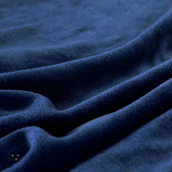 Fausse fourrure bleue, accessoire tendance pour votre salon
