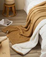 Couverture Pilou Pilou en fausse fourrure marron
