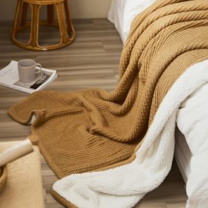 Couverture Pilou Pilou en fausse fourrure marron