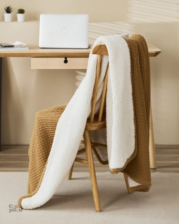 Plaid marron en fausse fourrure pour l'hiver