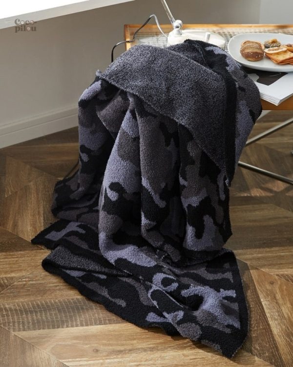 plaid-fausse-fourrure-noir-1 Plaid fourrure noir doux et confortable pour les soirées cocooning