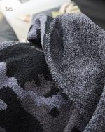 Plaid fourrure noir, accessoire cosy pour votre intérieur