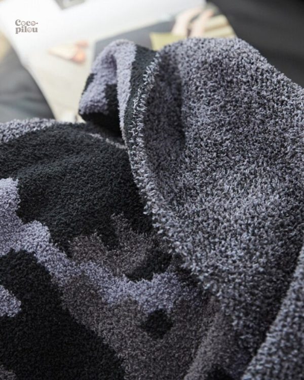 Plaid fourrure noir, accessoire cosy pour votre intérieur