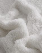 Couverture en fourrure blanche pour les soirées d'hiver