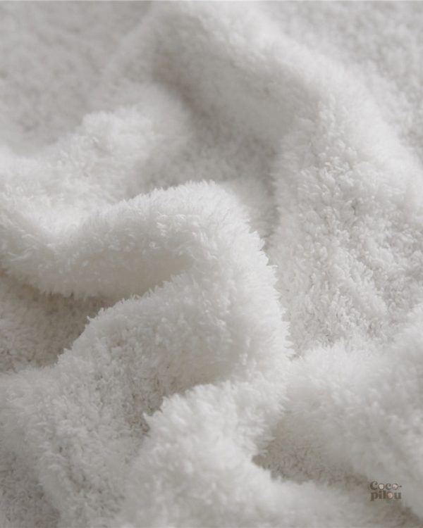 Couverture en fourrure blanche pour les soirées d'hiver