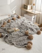 Plaid moelleux gris, idéal pour se blottir au coin du feu
