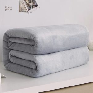 Plaid moelleux gris idéal pour se réchauffer