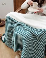 Couverture moelleuse en peluche, style et chaleur réunis