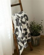 Couverture Pilou légère pour les soirées cocooning