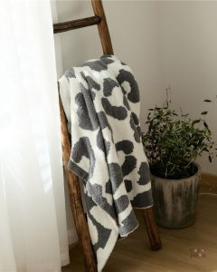 Couverture Pilou légère pour les soirées cocooning