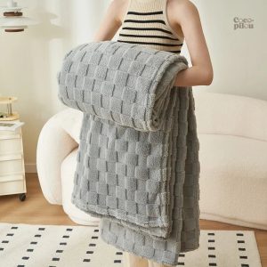 Plaid Pilou Pilou gris à carreaux doux et confortable