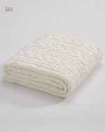 Plaid polaire blanc, accessoire tendance et cosy