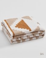 Plaid polaire, un indispensable pour se détendre chez soi