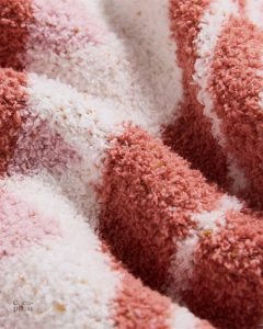 Couverture douce et chaleureuse, plaid rose Pilou Pilou tendance